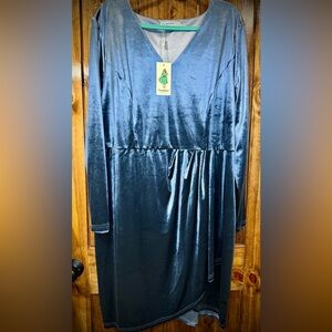 *NWT*
Light Blue V Neck Long Sleeve Velvet Ruched Bodycon Midi Party Dress